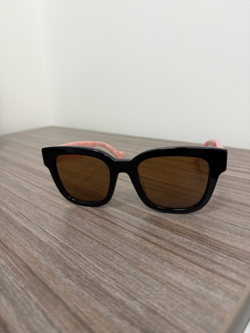 Gucci Black Frame Pink Temple Sunglasses with Brown Lenses / No case - Picture 5 of 6